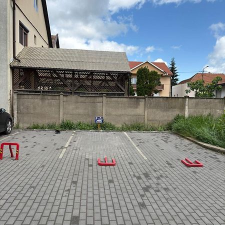 Mirror Apartments Satu Mare Exterior foto